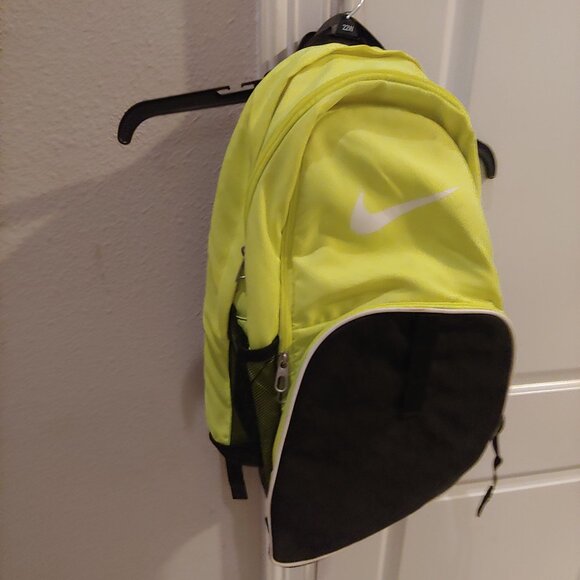 Nike Sportswear 25L Adults Backpack Travel Gym Neon Green - Picture 2 of 5